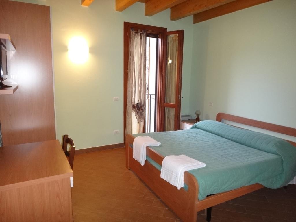 Agriturismo San Valentino Castellarano Rum bild